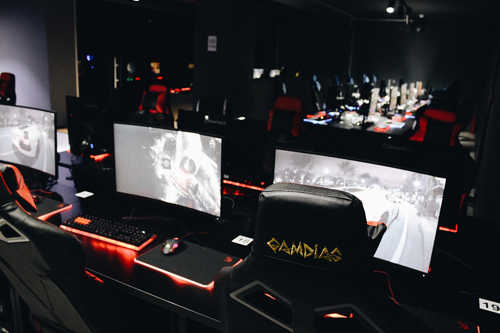 Компьютерный клуб "Black Hole"