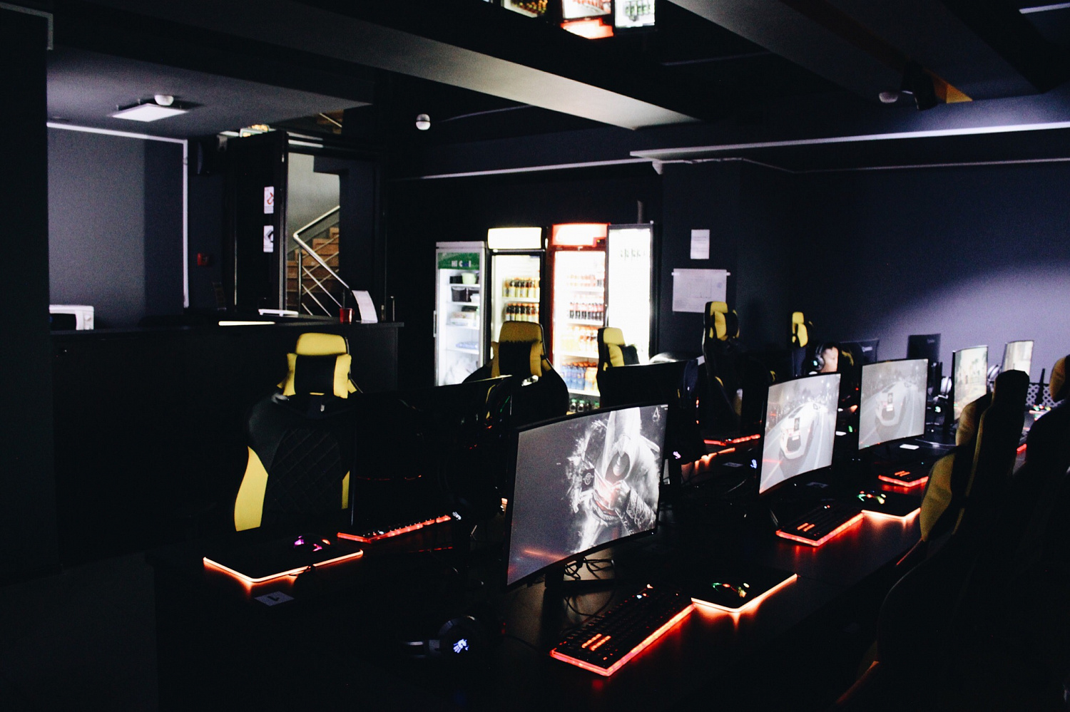 Компьютерный клуб "Black Hole"