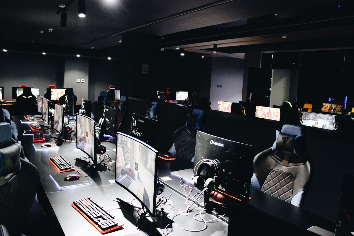 Компьютерный клуб "Black Hole"